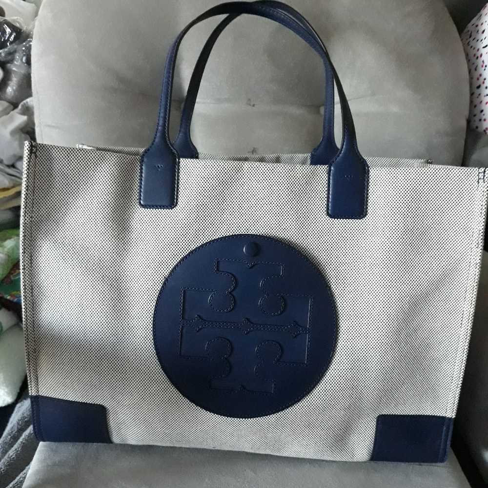 TORY BURCH Tote... beautiful..